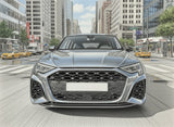Silberner Audi mit aggressivem Frontgrill auf städtischer Straße, perfekt für Tuning- und Styling-Teile